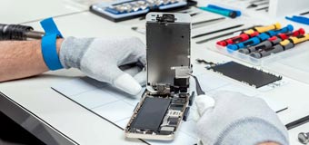 использование СИЗ при ремонте iPhone